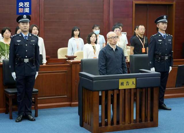 69岁原中央委员落马<strong></p>
<p>国际金融理财师</strong>，7年前曾引咎辞职！贪了近20年的“老虎”被判死缓