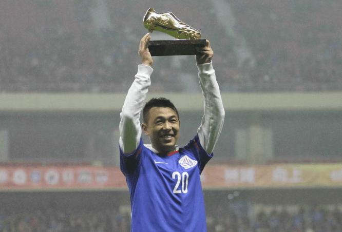 前国脚发声：国足工资只有日韩三分之一<strong></p>
<p>金融民工</strong>，再降就没人踢了！