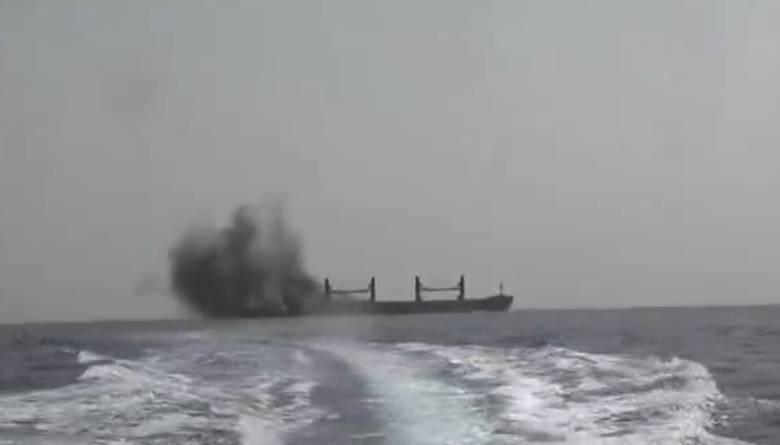 最新!胡塞武装称使用一艘无人快艇和六枚导弹<strong></p>
<p>东航金融</strong>,击沉一艘赴以色列船只!视频公布