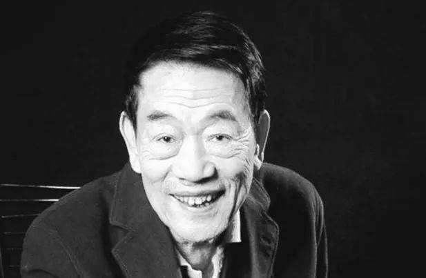 郭德纲发文悼念相声演员杨少华<strong></p>
<p>东航金融</strong>,李金斗称杨少华在午休时安详辞世,生前状态良好