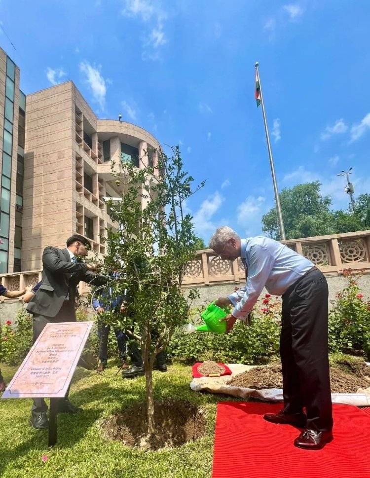 叫中国名字<strong></p>
<p>中国金融危机</strong>,娶日本妻子,5年没见的印度外长来了