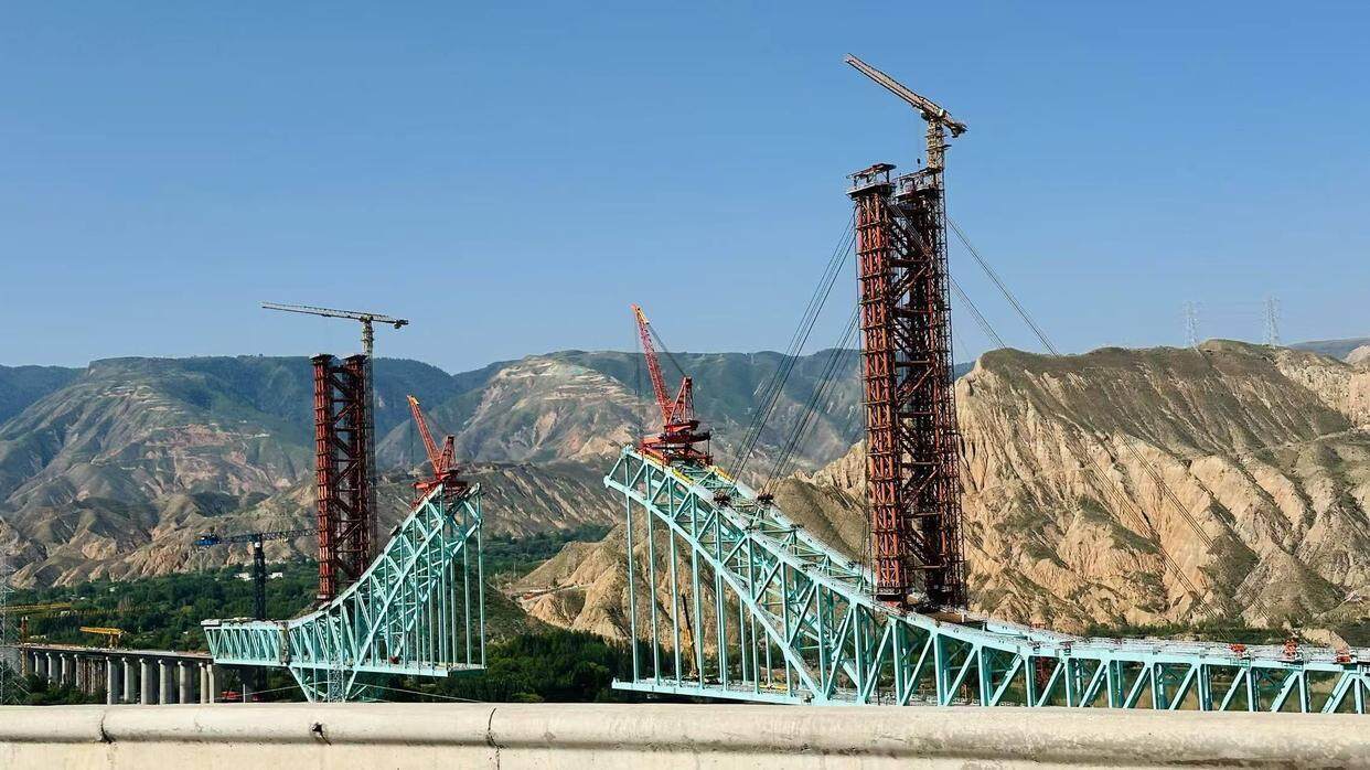 川青铁路尖扎黄河特大桥施工绳索断裂7死9失联<strong></p>
<p>中芯国际股票</strong>,无人机定位失联人员|鱼眼·热点