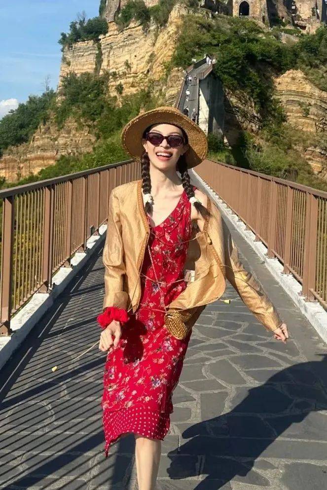 质感女人怎么都在穿这个颜色<strong></p>
<p>中兴通讯股票</strong>？
