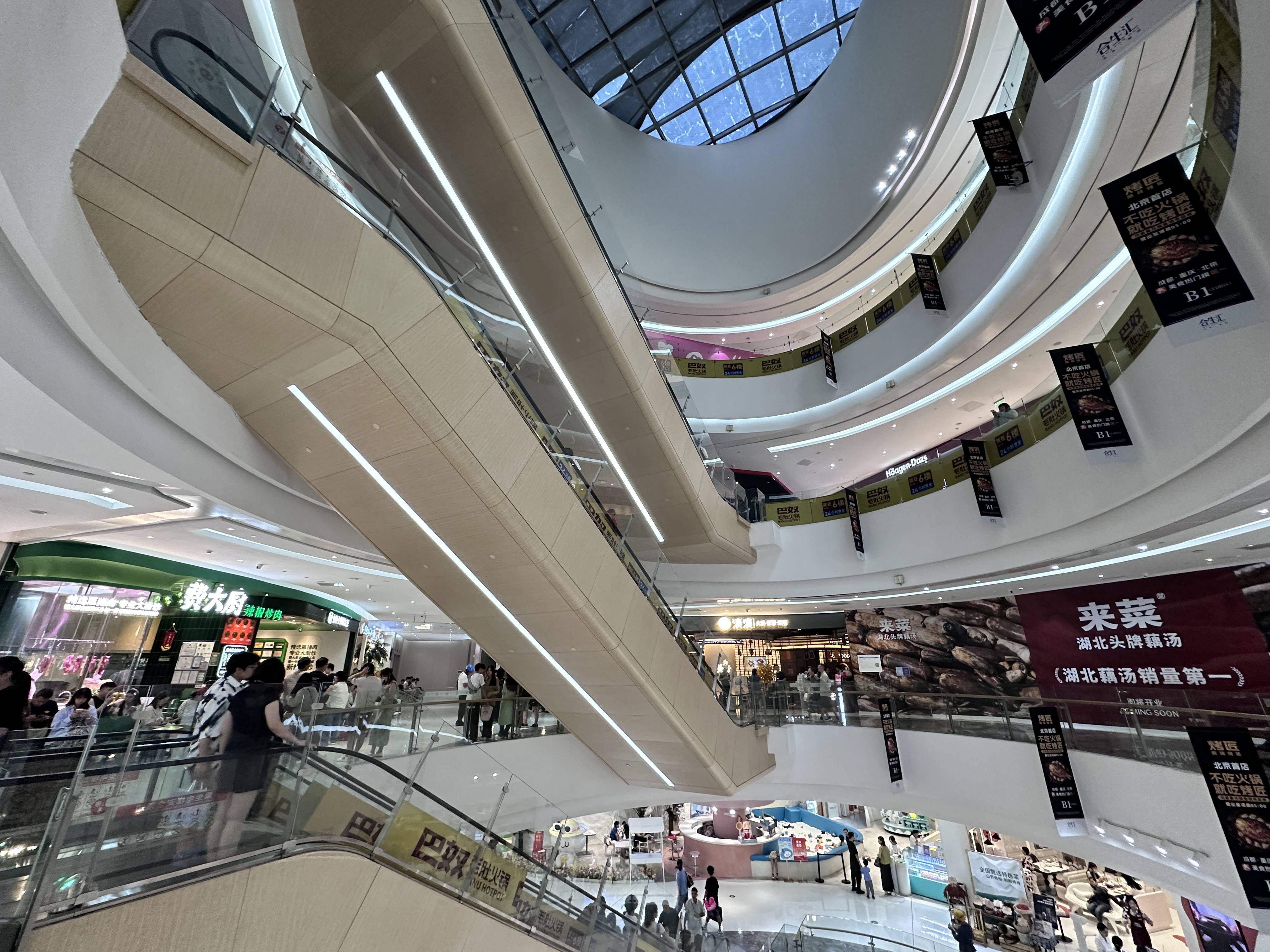 “排队王”扎堆开店<strong></p>
<p>工商银行股票</strong>，餐饮品牌为何喜欢“贴身肉搏”？