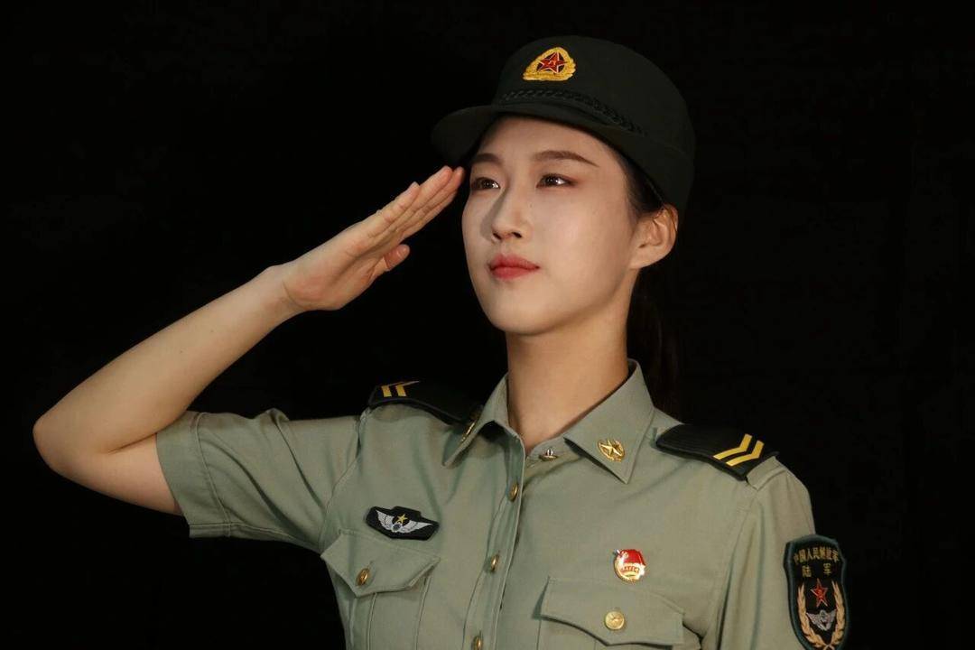 英姿飒爽！四川高校大四女生<strong></p>
<p>贵州茅台股票</strong>，亮相九三阅兵方队
