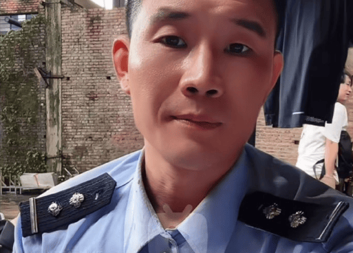 “嘎子谢孟伟”穿警服直播带货<strong></p>
<p>汤姆猫股票</strong>，云南警方通报：谢某某(男，36岁，河北雄县人)，行政拘留7日