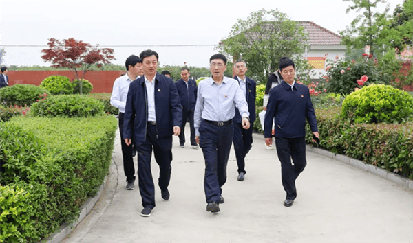 鹤壁市委常委、常务副市长林鸿嘉落马<strong></p>
<p>新浪财经股票首页行情</strong>，一个月前被罢免