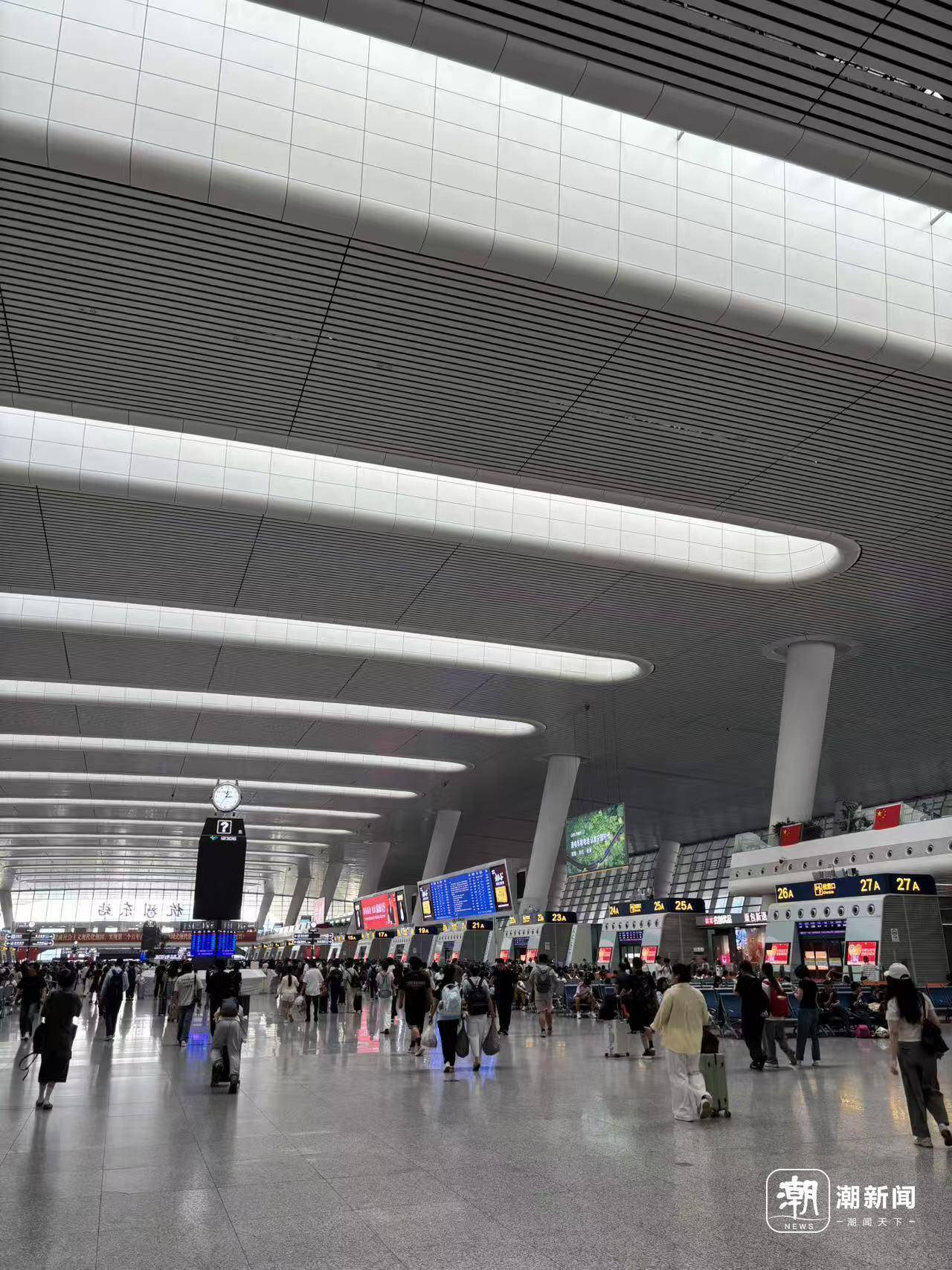 全杭州的娃都出动了?这是刚刚的火车东站<strong></p>
<p>常山北明股票</strong>!秋假大军即将席卷全国