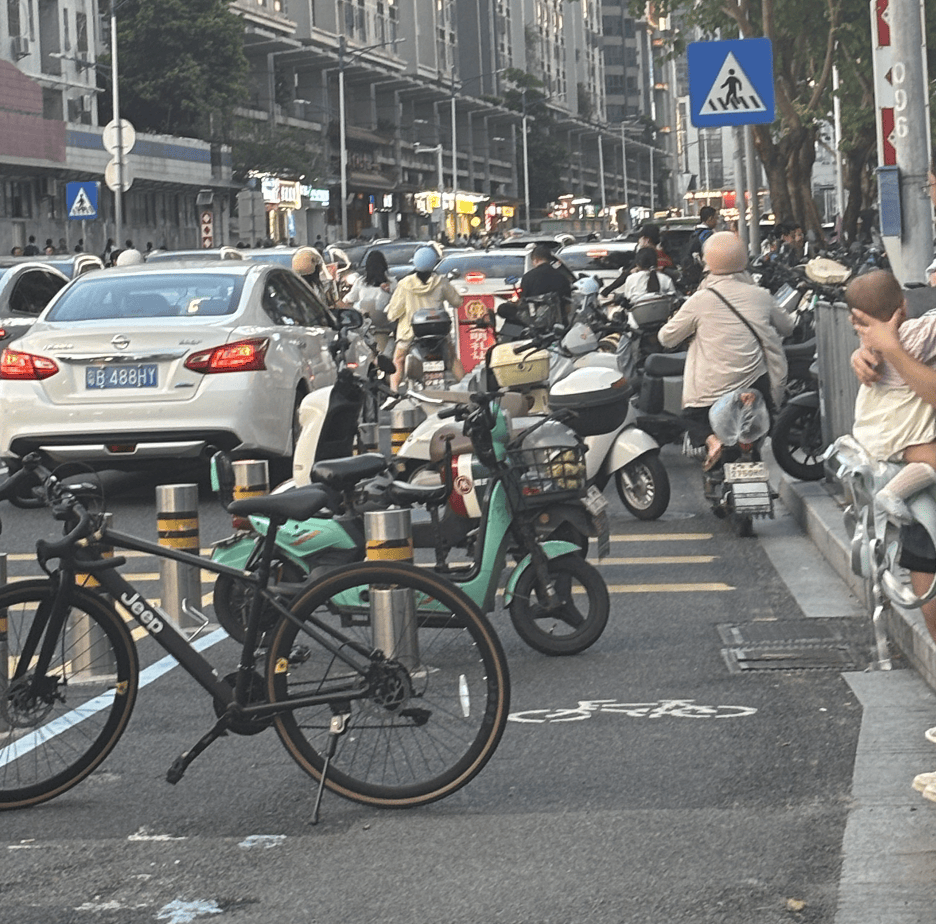 深圳一医院门口被指“举步维艰”<strong></p>
<p>常山北明股票</strong>!整治后记者实探:仍很堵