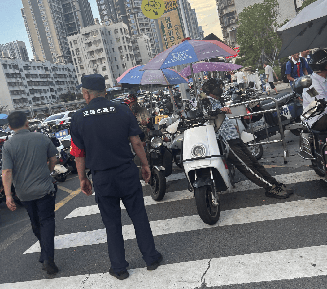 深圳一医院门口被指“举步维艰”<strong></p>
<p>常山北明股票</strong>!整治后记者实探:仍很堵