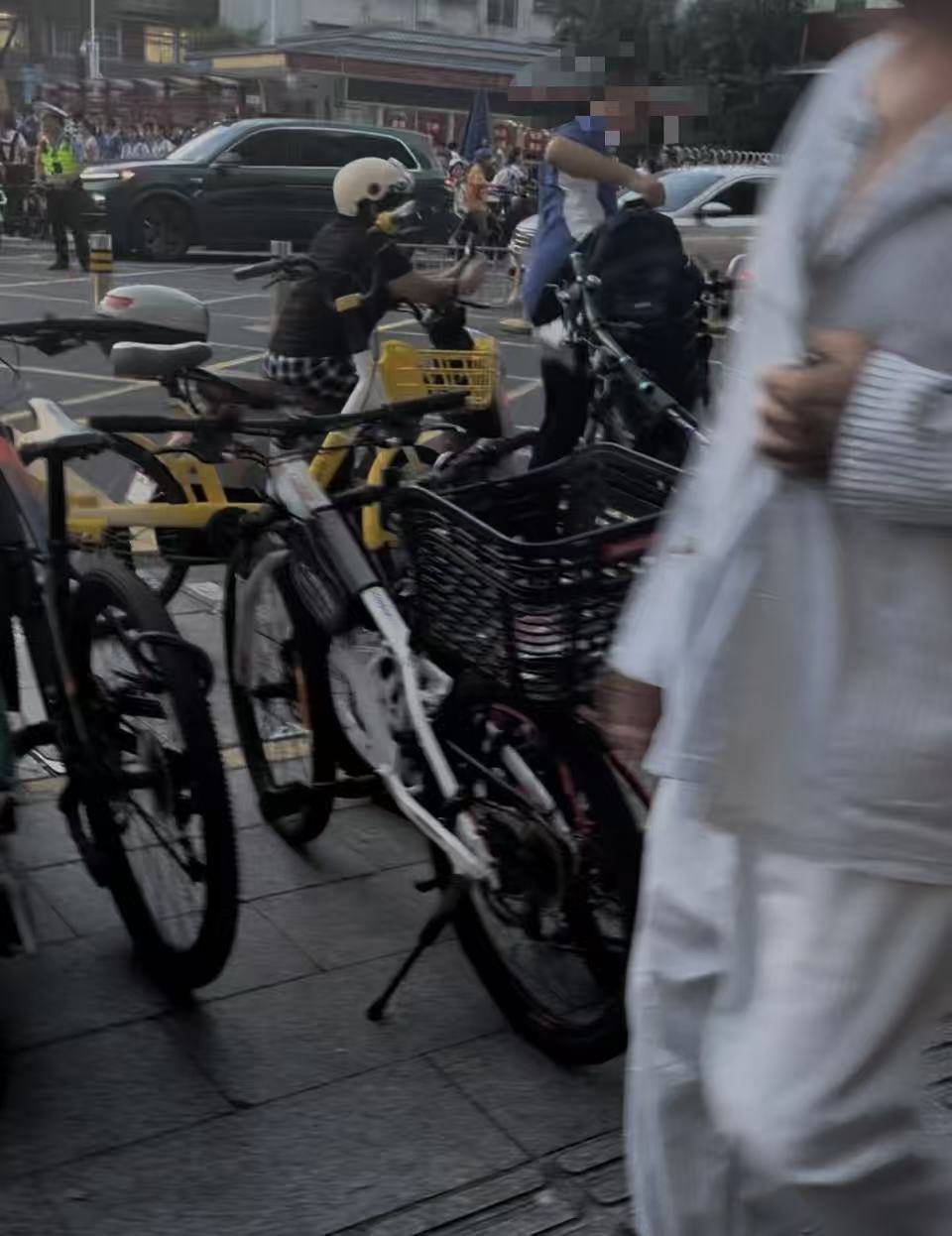 深圳一医院门口被指“举步维艰”<strong></p>
<p>常山北明股票</strong>!整治后记者实探:仍很堵