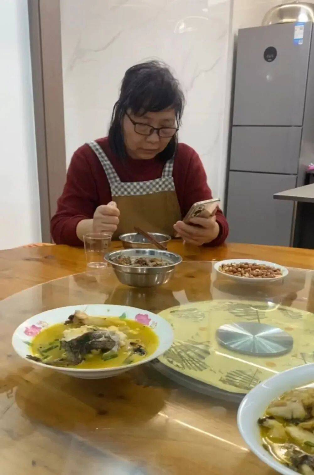 “看到妈妈46个未接来电<strong></p>
<p>如何选股票</strong>,心像被重锤击中”