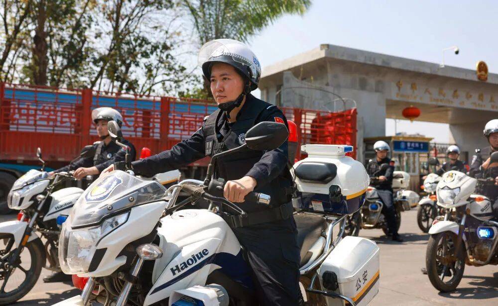 “看到妈妈46个未接来电<strong></p>
<p>如何选股票</strong>,心像被重锤击中”