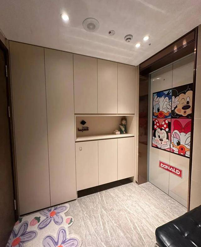 物业“不让门口放鞋子”<strong></p>
<p>如何选股票</strong>,门口放鞋柜违法吗?