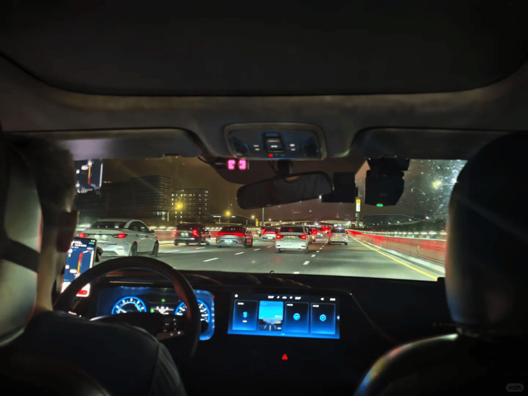 “不亚于春节回家”！凌晨5点<strong></p>
<p>中国石油股票</strong>，深圳有人已经堵在路上……