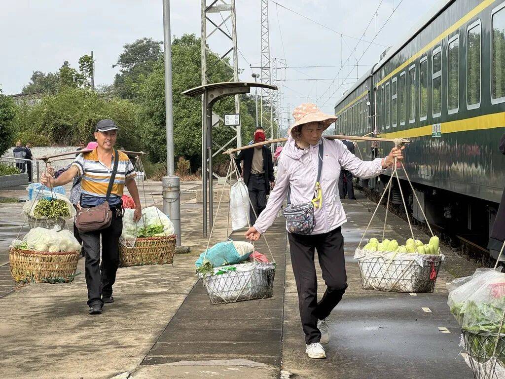 纸质火车票退场<strong></p>
<p>中国石油股票</strong>,每道折痕里都藏着远方、爱情与山河记忆