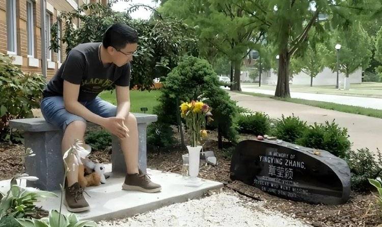 章莹颖男友国庆探望章父并协助直播<strong></p>
<p>百度股票</strong>,网友劝其早点结婚,本人回应