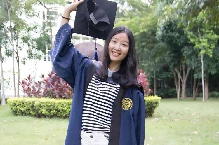 章莹颖男友国庆探望章父并协助直播<strong></p>
<p>百度股票</strong>,网友劝其早点结婚,本人回应