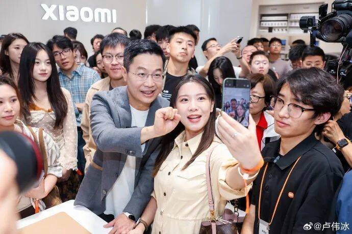 卢伟冰:小米17系列销量已超过100万台<strong></p>
<p>百度股票</strong>,正在抓紧提高生产!公司股价大涨超4%