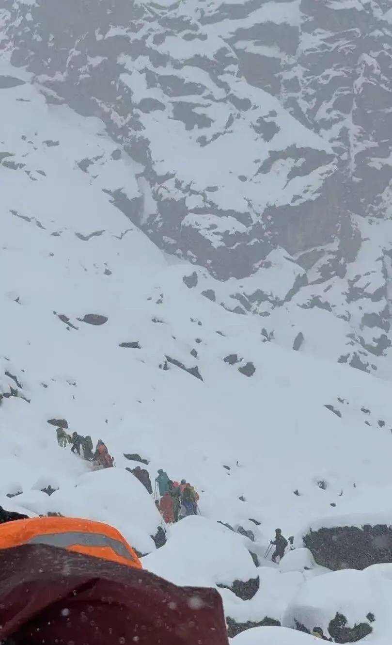 珠峰景区游客被困最新进展:已有350名游客获救<strong></p>
<p>京东方a股票</strong>,其余200多名游客已全部取得联系