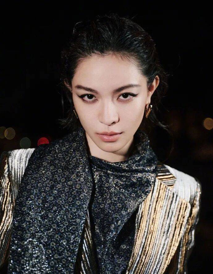 时装周上的女明星<strong></p>
<p>京东方a股票</strong>,秋冬氛围感一键封顶!