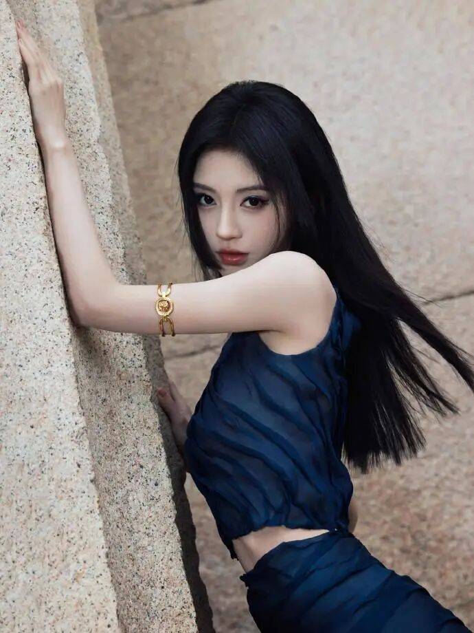 时装周上的女明星<strong></p>
<p>京东方a股票</strong>,秋冬氛围感一键封顶!