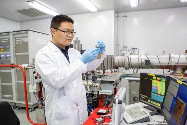 新发现!月球背面月幔有点“冷”<strong></p>
<p>京东方a股票</strong>,月球“二分性”现象再添证据