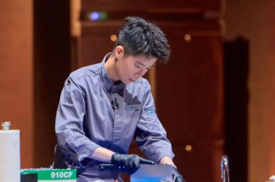 精致餐饮<strong></p>
<p>京东方a股票</strong>,以饭封神 | 商业头条No.94