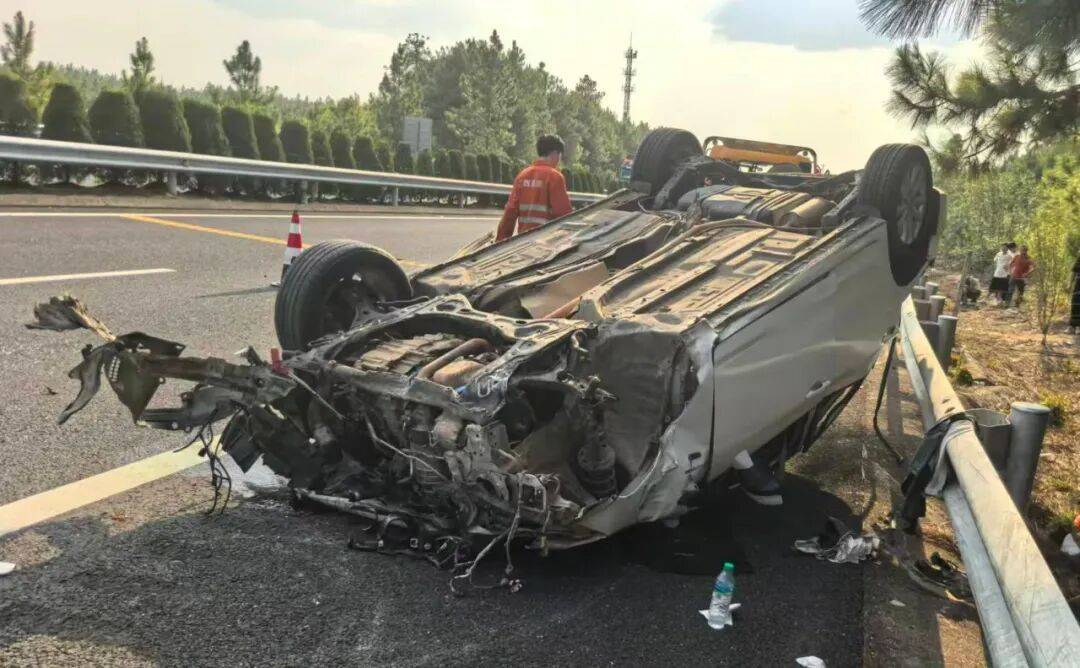 司机强行变道酿大祸<strong></p>
<p>以岭药业股票</strong>,反诬赖对方:“我要是撒谎就天打雷劈!”