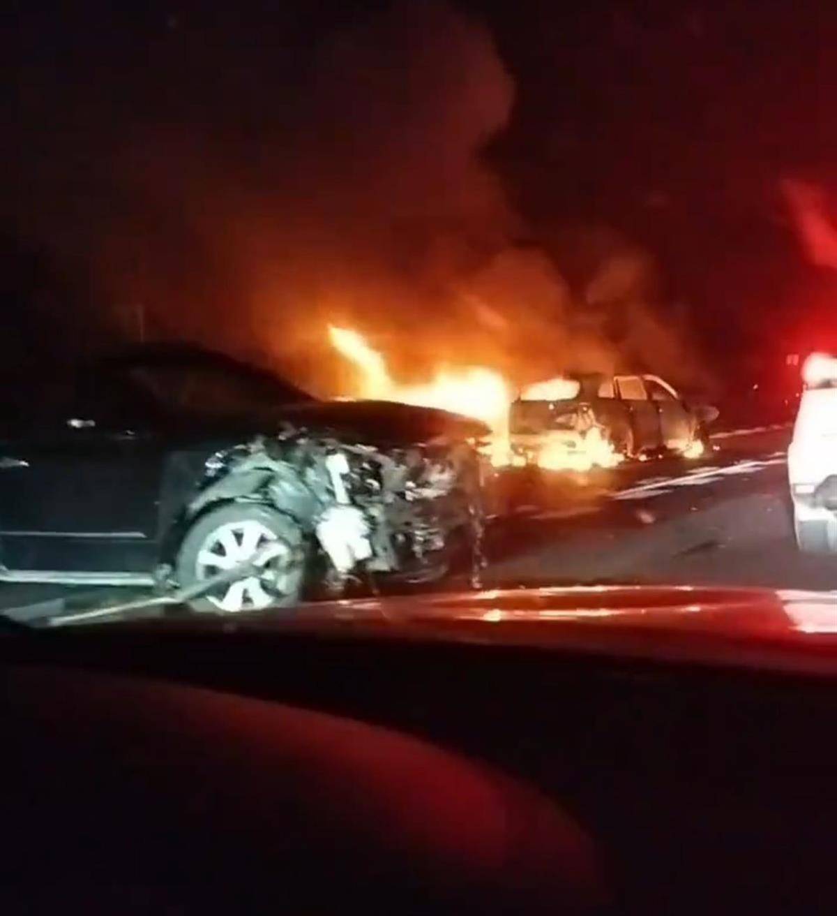 深南高速一车祸致2死3伤<strong></p>
<p>以岭药业股票</strong>,一位目击者称车上有甩棍没有当场施救,事后得知两人死亡他“觉得好惭愧”