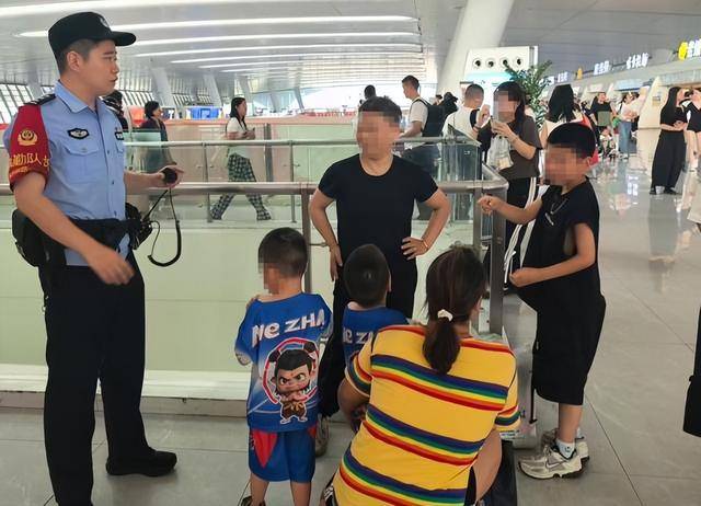 双胞胎哥哥在杭州东站被陌生女子抱走?派出所全员出动<strong></p>
<p>以岭药业股票</strong>,20分钟锁定“嫌疑人”,万万没想到……