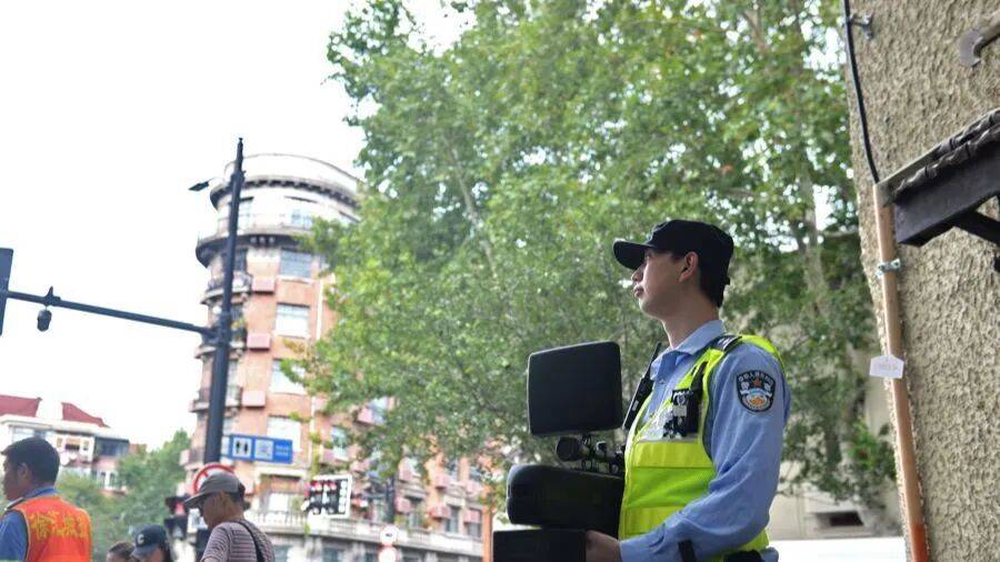 突然群发<strong></p>
<p>360股票</strong>！大批上海市民收到警方短信！全市爆火网红已被锁定...有爸爸因孩子违规被罚款