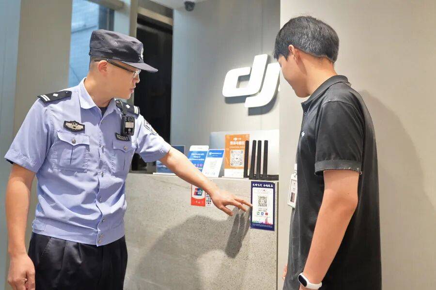 突然群发<strong></p>
<p>360股票</strong>！大批上海市民收到警方短信！全市爆火网红已被锁定...有爸爸因孩子违规被罚款