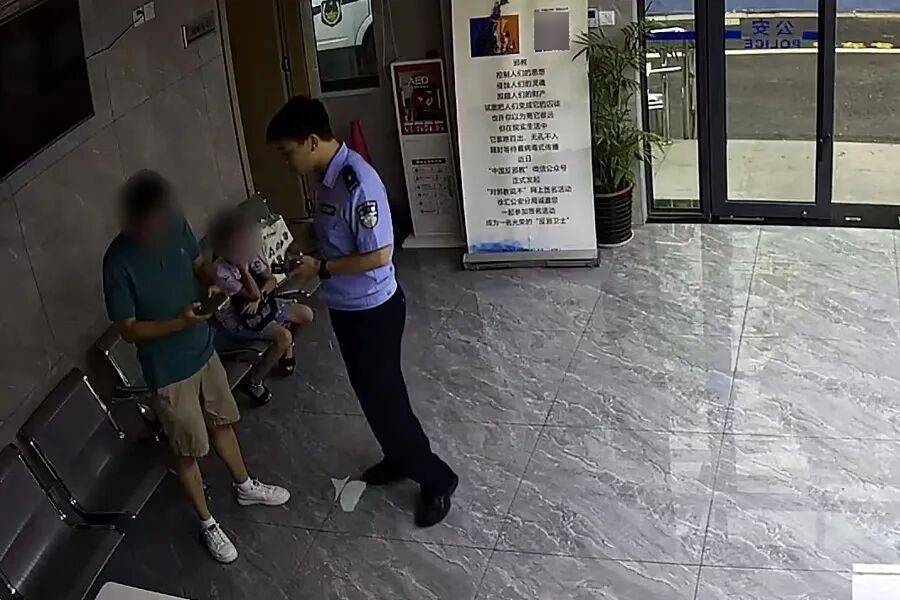 突然群发<strong></p>
<p>360股票</strong>！大批上海市民收到警方短信！全市爆火网红已被锁定...有爸爸因孩子违规被罚款