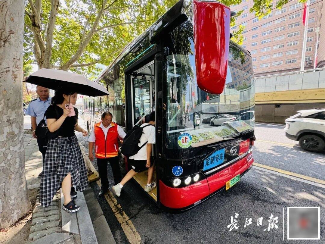 暴增10多倍!武汉这条公交突然火了<strong></p>
<p>360股票</strong>,大批人赶来坐