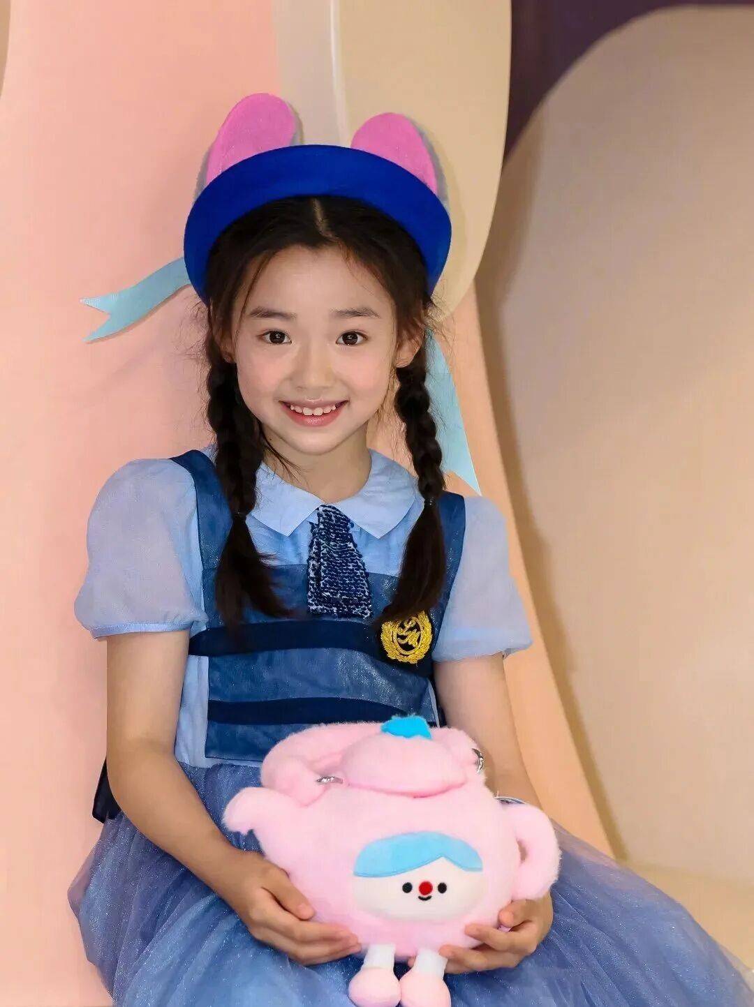 9岁小酒窝<strong></p>
<p>360股票</strong>,大大方方成顶流