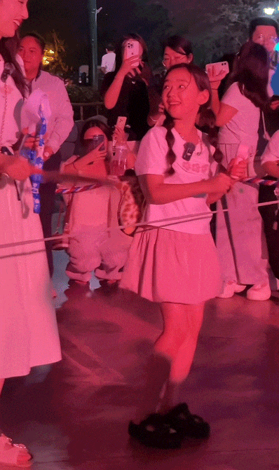 9岁小酒窝<strong></p>
<p>360股票</strong>,大大方方成顶流