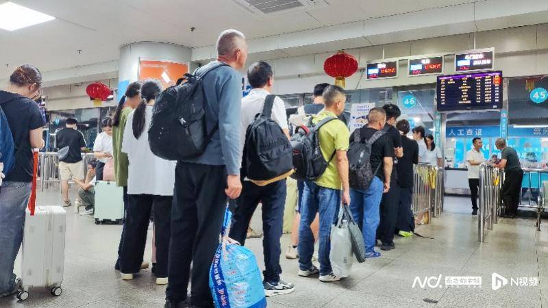 广州客运模式悄然转型:地铁口上车<strong></p>
<p>360股票</strong>,“客运站+停靠点”结合