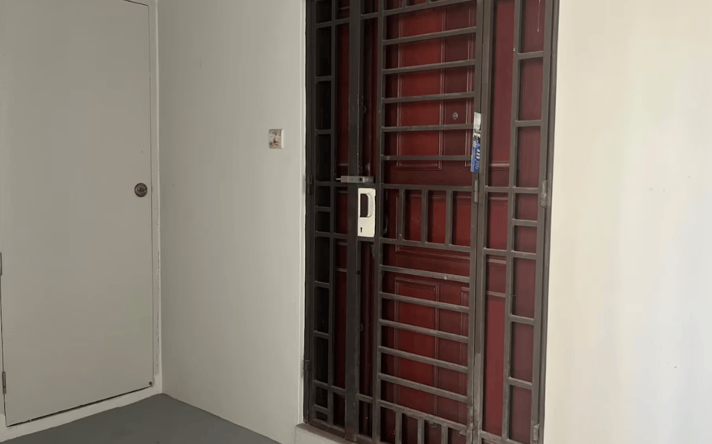 新加坡现双尸案:父亲成白骨<strong></p>
<p>紫金矿业股票</strong>,剑桥博士女儿疑饿死,一家来自东北