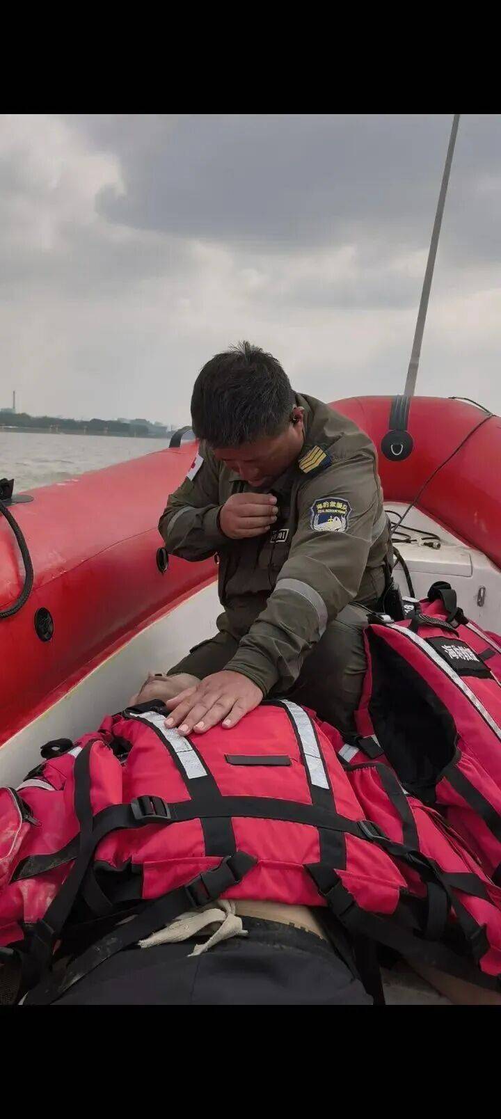 230斤重小伙酒后落水<strong></p>
<p>方正科技股票</strong>,漂浮7小时终获救……