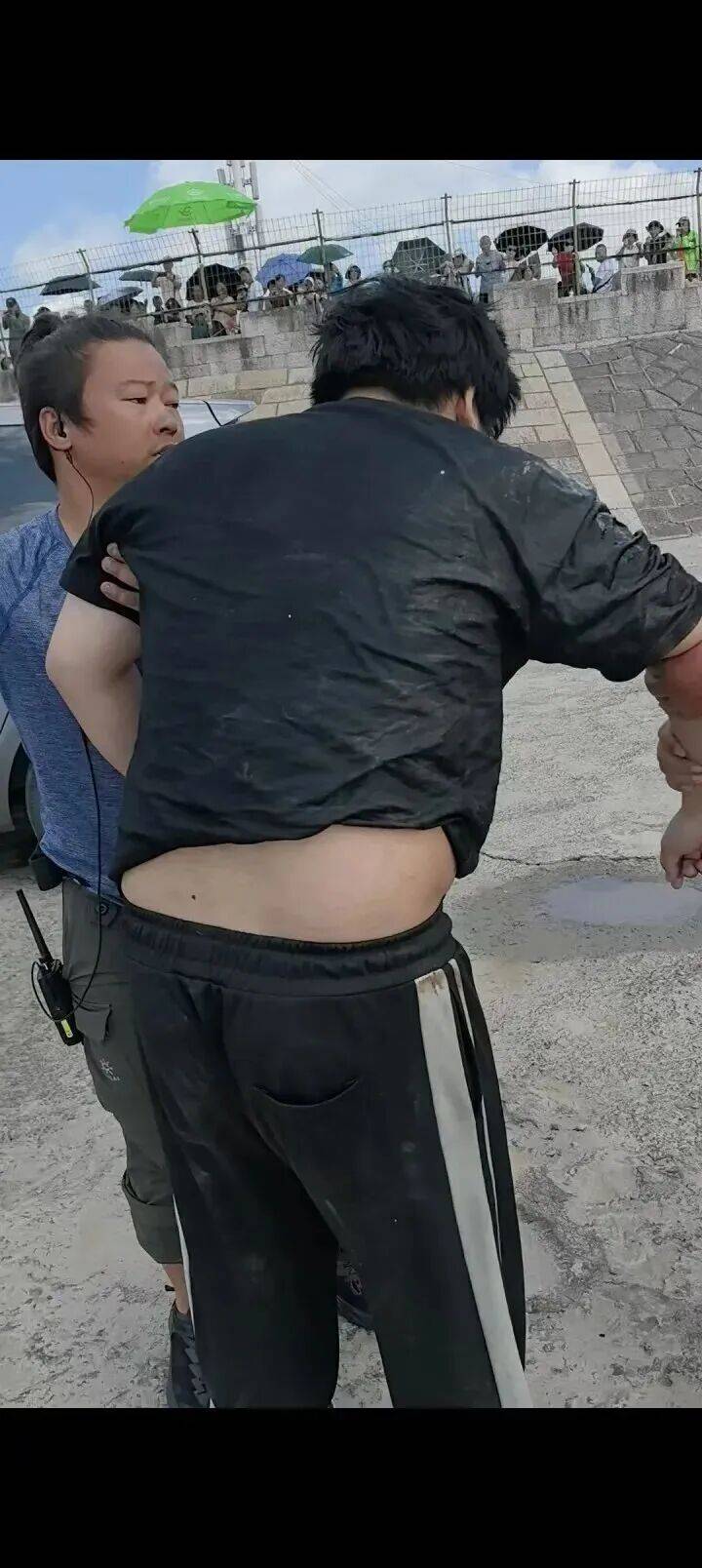 230斤重小伙酒后落水<strong></p>
<p>方正科技股票</strong>,漂浮7小时终获救……