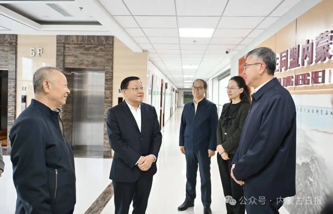 王伟中走访各民主党派自治区委员会机关