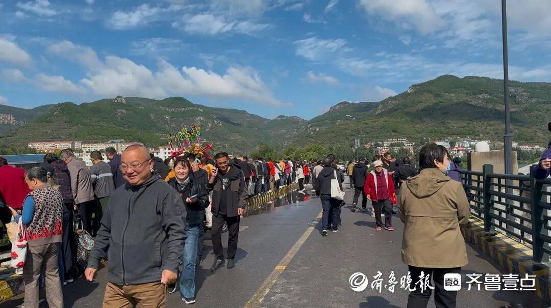 “鱼多得数不过来<strong></p>
<p>机器人股票</strong>,一网子下去能捞好几条”济南锦绣川水库开闸放水,大量鲢鱼被冲出,工作人员:禁止捕捞!