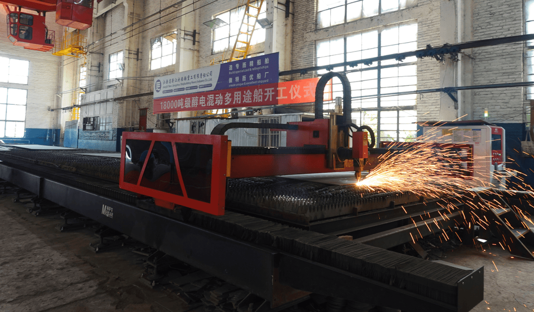 国内首艘<strong></p>
<p>机器人股票</strong>！18000吨！在江西开工！