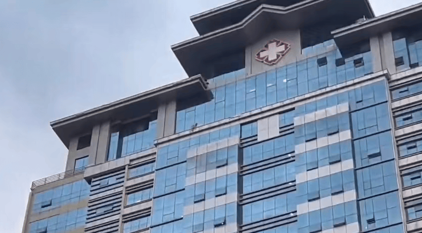 突发!广西南宁青秀区有人从医院高楼坠落<strong></p>
<p>机器人股票</strong>,消防到场处置,当地:警方已介入,正处理