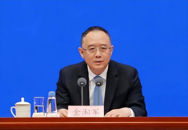 中央委员被“双开”<strong></p>
<p>机器人股票</strong>,62岁女副部任上被查!中纪委上周通报查处26人