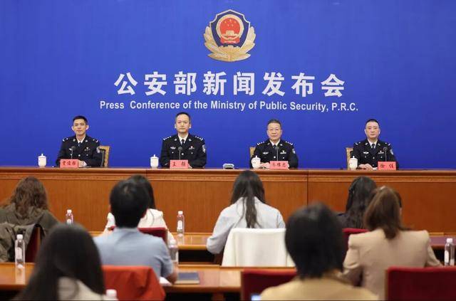 足不出户网办登记新车上牌、再增6项网办业务<strong></p>
<p>机器人股票</strong>!公安部发布新举措