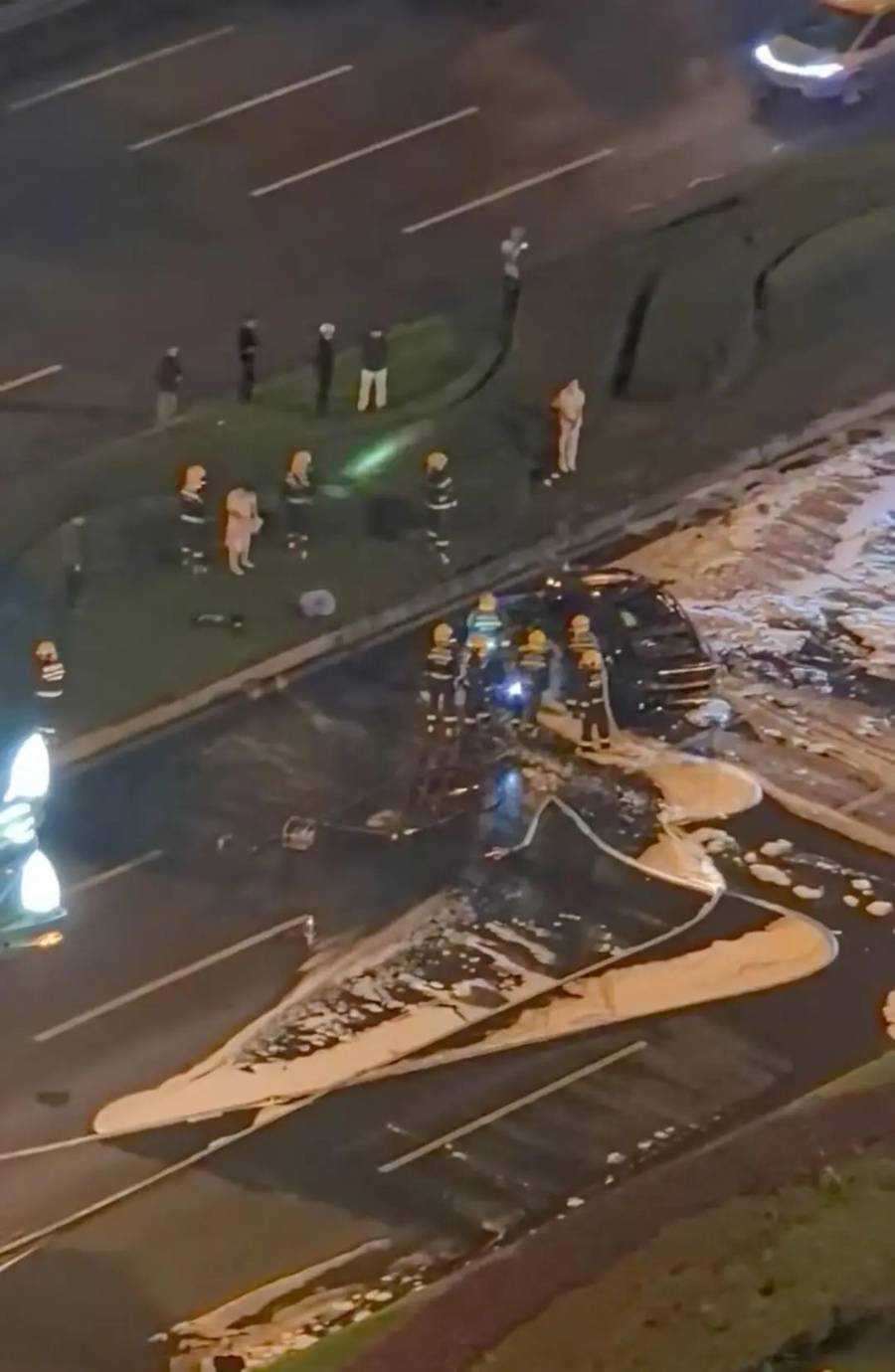 最新!成都SU7碰撞后燃烧司机死亡<strong></p>
<p>机器人股票</strong>,小米股价暴跌超8%!客服最新回应