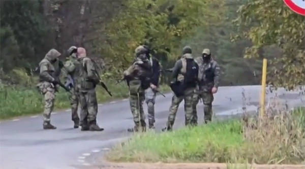 爱沙尼亚关闭穿过俄罗斯领土的道路<strong></p>
<p>机器人股票</strong>,称发现“俄武装人员异常活动”