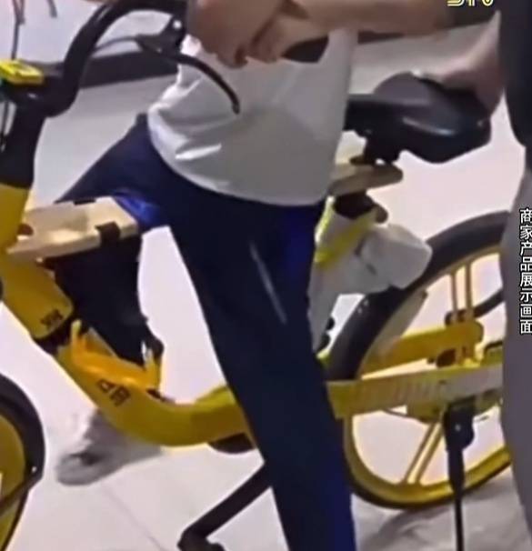 看着都疼<strong></p>
<p>京东股票</strong>!上海街头一男子突然求助:10岁女儿被死死卡住!这个行为太危险→